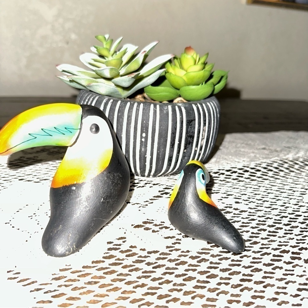 2 Toucan Clay Pottery figurine Gloria a Dios Costa Rica 3.5” long 2.5” - Picture 3 of 8